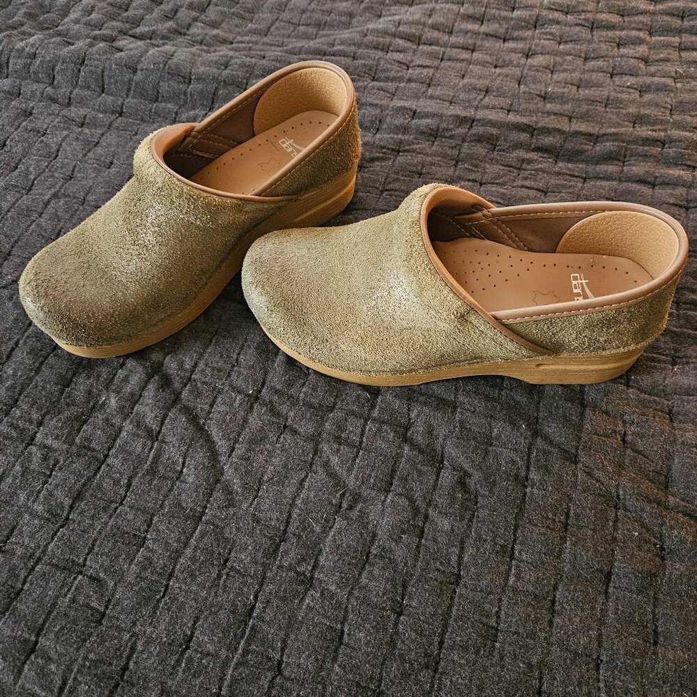 Dansko Womens green Clogs size 6.5